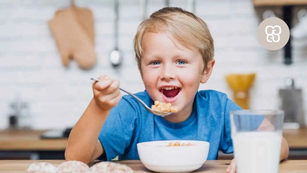 Desayuno infantil contra las caries en clínica dental ferrocarril