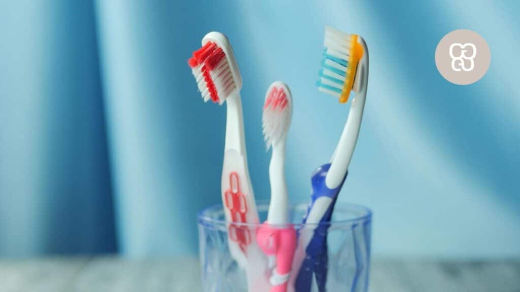 Cómo elegir el cepillo de dientes en la clínica dental ferrocarril